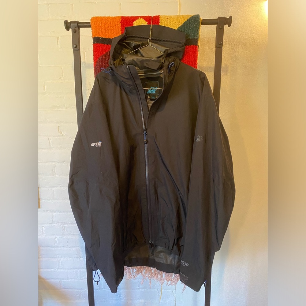 Eastern Mountain Sports XL black Gore-Tex shell